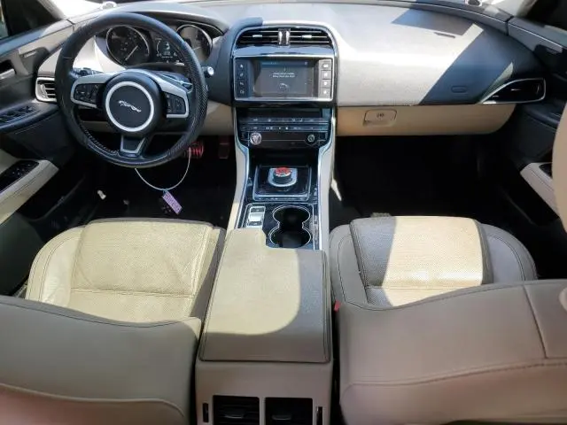 2017 JAGUAR XE PRESTIGE  