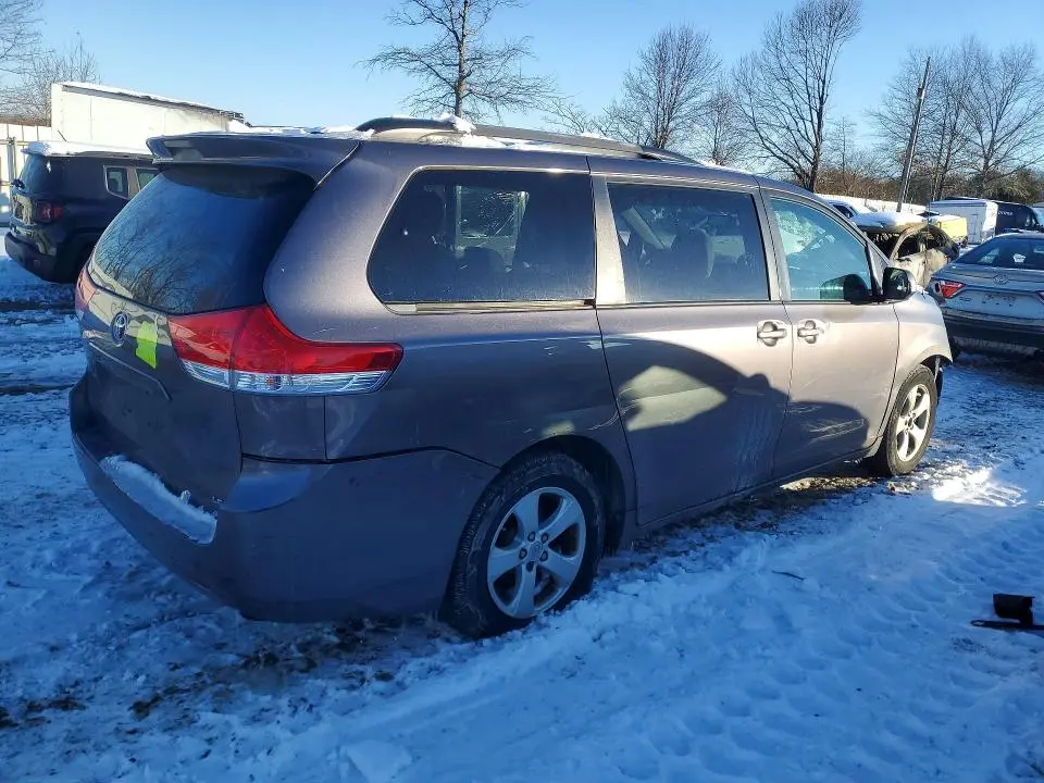 2011 TOYOTA SIENNA LE 8-PASSENGER  