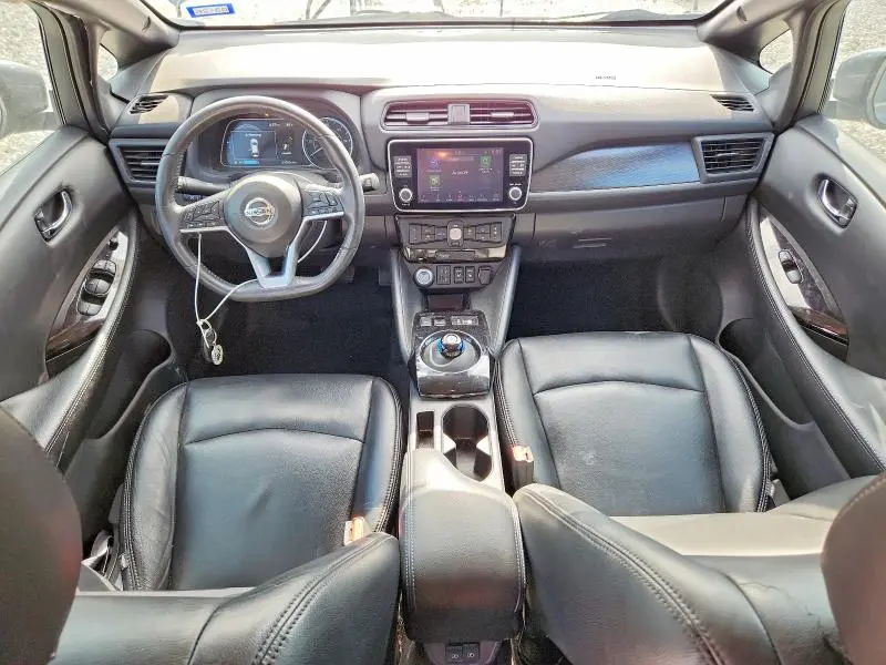 2022 NISSAN LEAF SV  