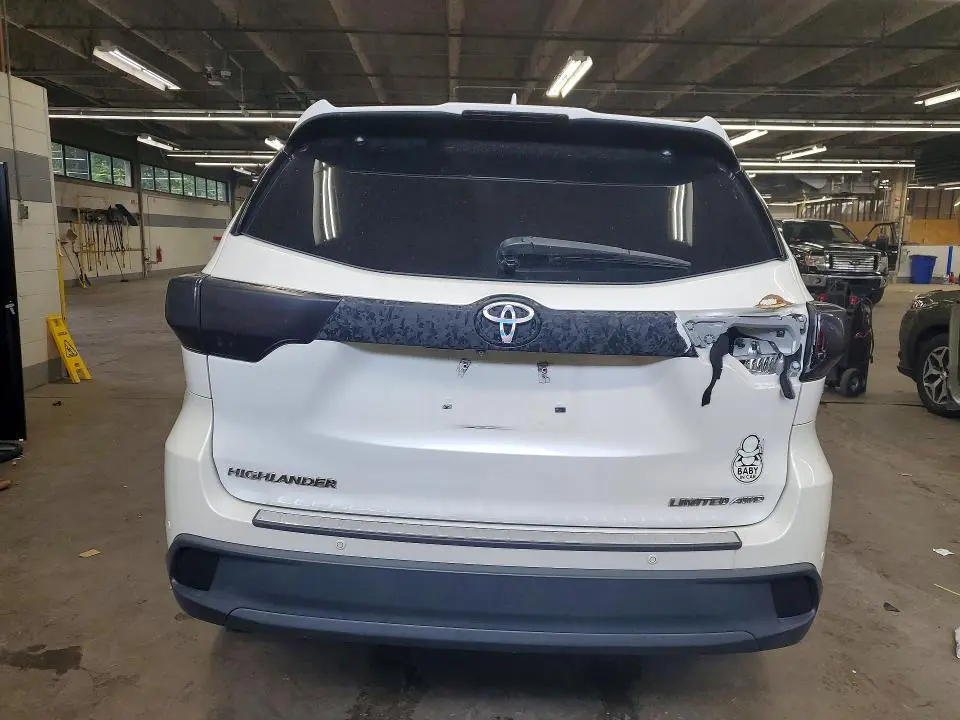2016 TOYOTA HIGHLANDER LIMITED  