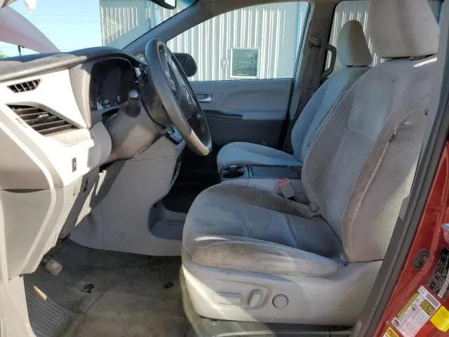 2017 TOYOTA SIENNA LE  