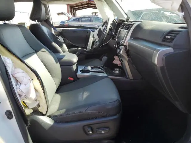 2023 TOYOTA 4RUNNER SE  