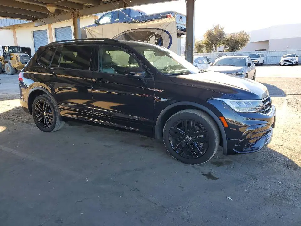 2022 VOLKSWAGEN TIGUAN SE R-LINE BLACK  
