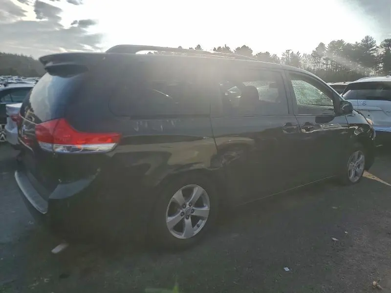 2011 TOYOTA SIENNA LE  