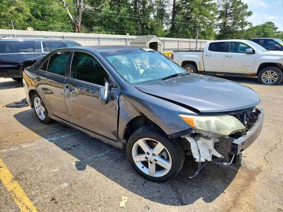 2012 TOYOTA CAMRY SE  