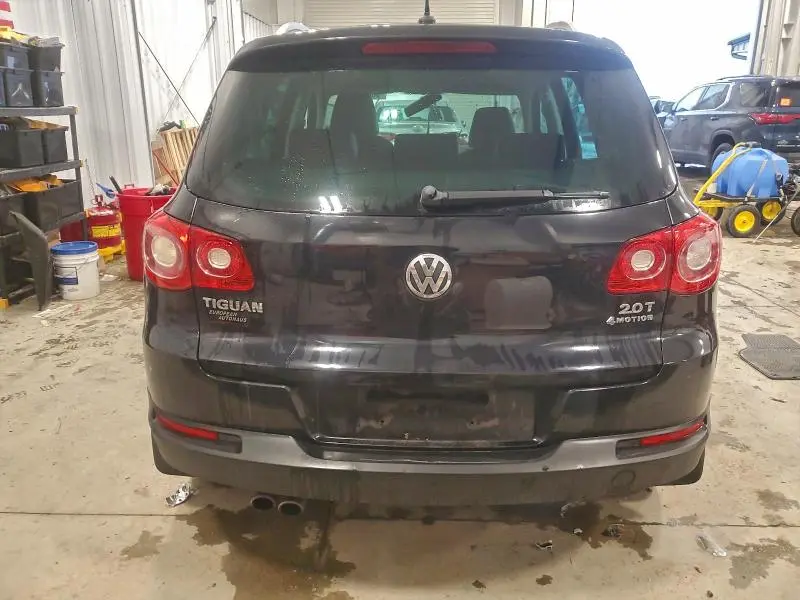 2011 VOLKSWAGEN TIGUAN S  