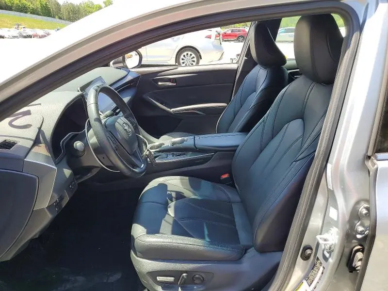 2022 TOYOTA AVALON XLE  