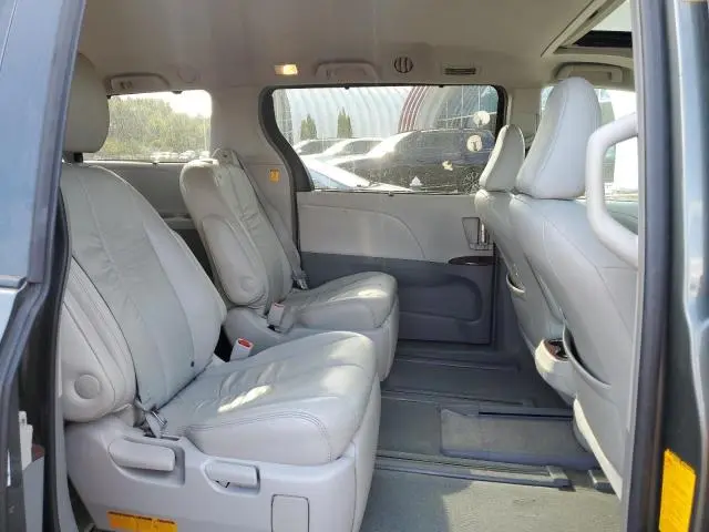 2012 TOYOTA SIENNA XLE  