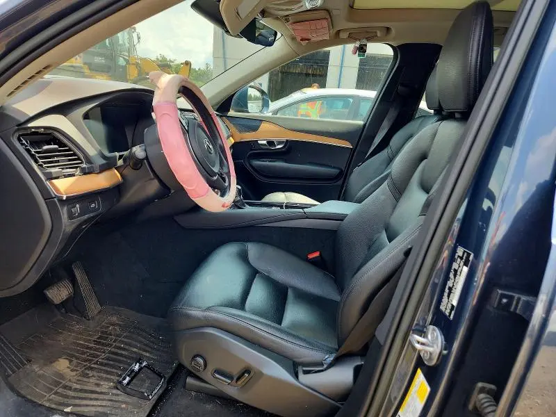 2022 VOLVO XC90 T6 MOMENTUM  