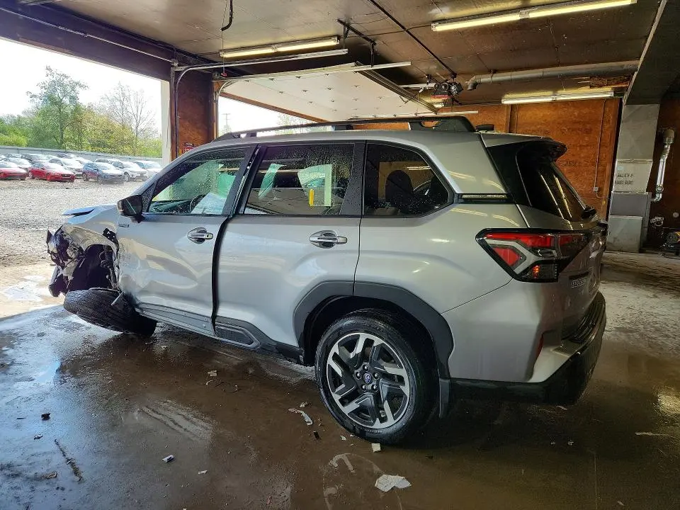 2025 SUBARU FORESTER LIMITED  