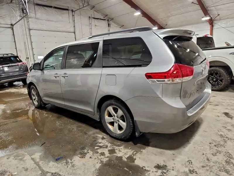 2014 TOYOTA SIENNA LE  