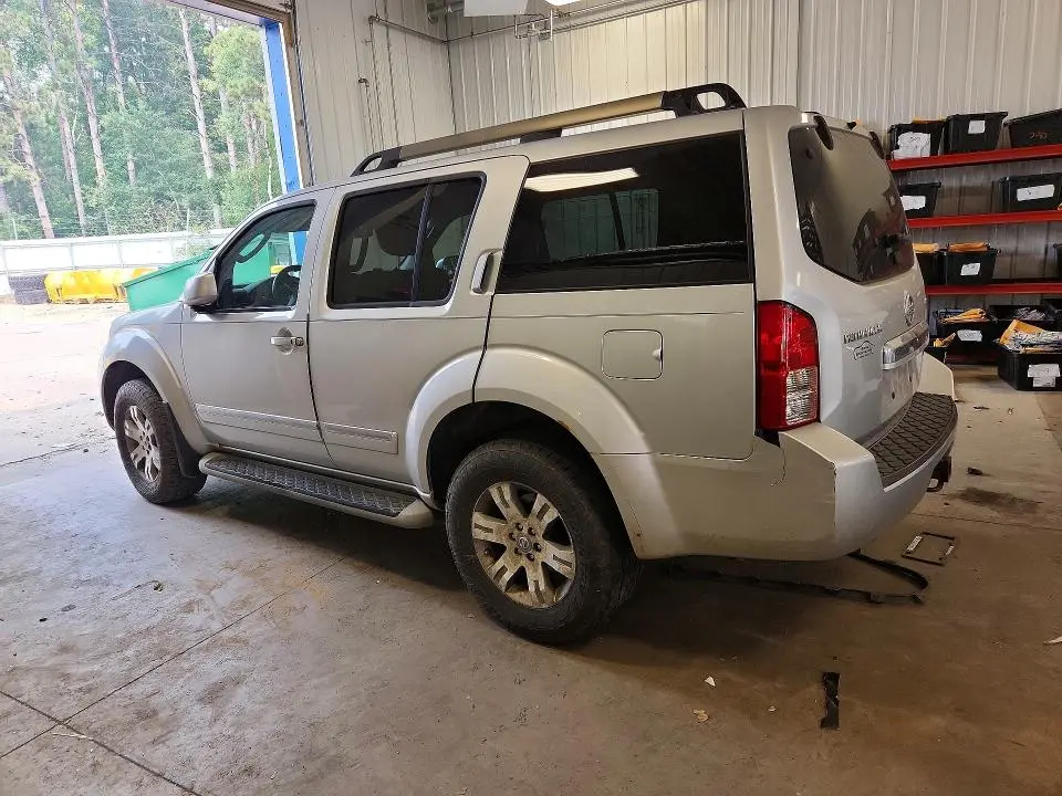 2011 NISSAN PATHFINDER S  