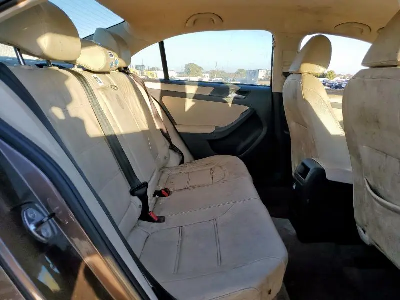 2012 VOLKSWAGEN JETTA SE  