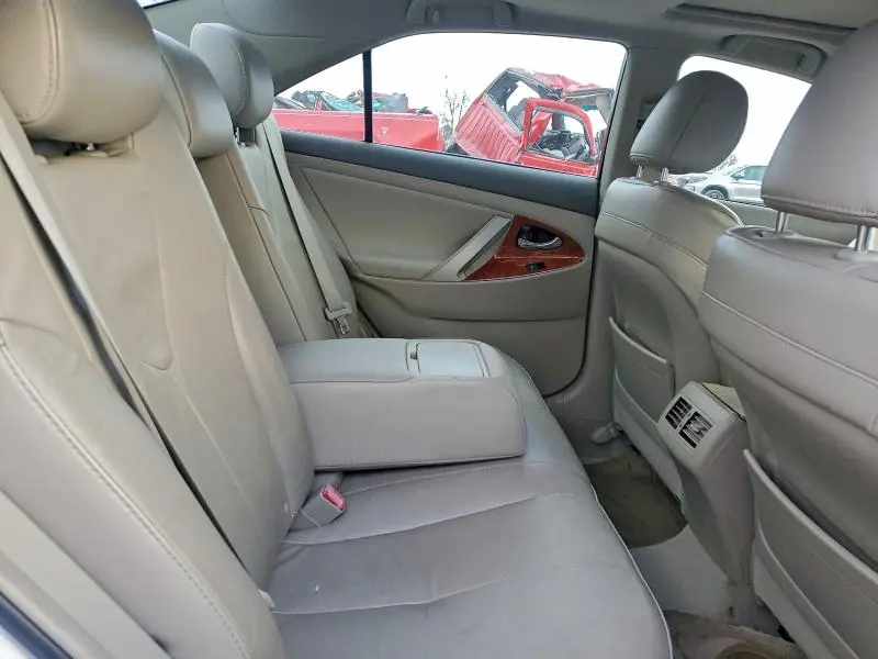 2010 TOYOTA CAMRY SE  