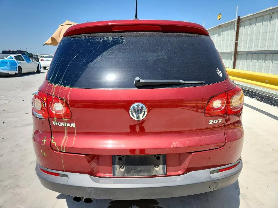 2011 VOLKSWAGEN TIGUAN S  