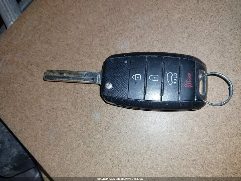 2016 KIA SORENTO 2.4L LX