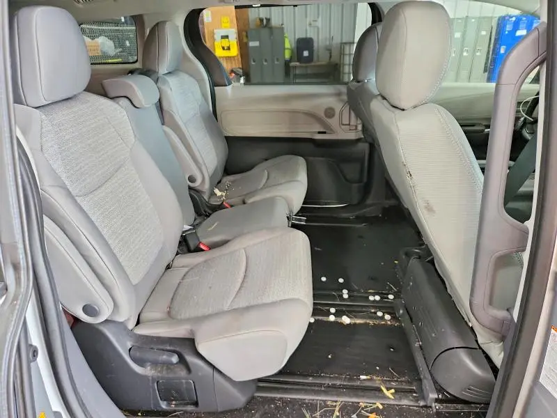 2022 TOYOTA SIENNA LE  