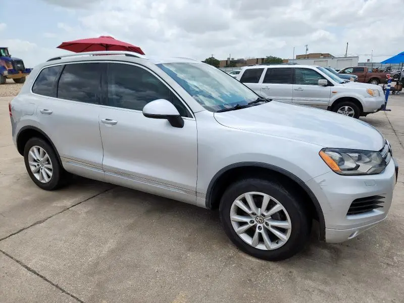 2013 VOLKSWAGEN TOUAREG V6  