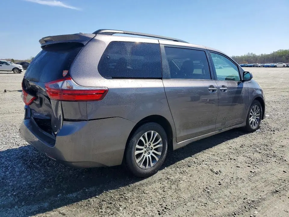 2020 TOYOTA SIENNA XLE 8-PASSENGER  