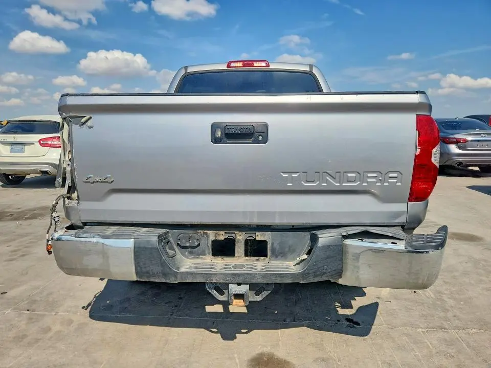 2018 TOYOTA TUNDRA CREWMAX SR5  
