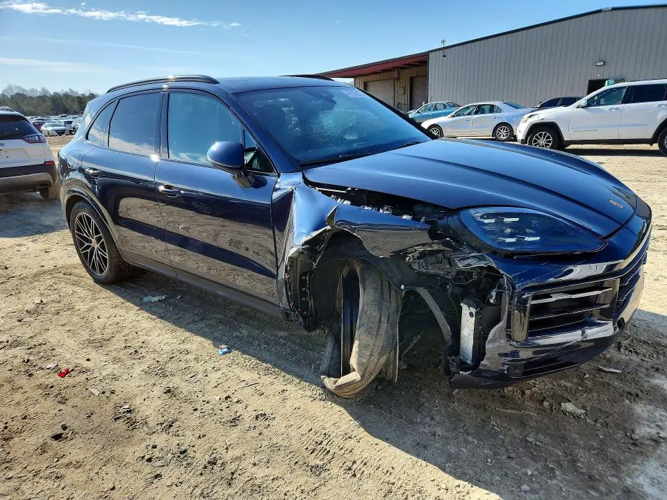 2024 PORSCHE CAYENNE   
