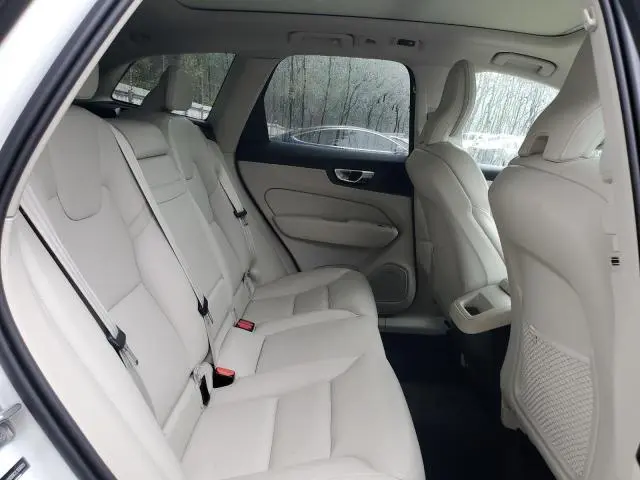 2020 VOLVO XC60 T5 MOMENTUM  