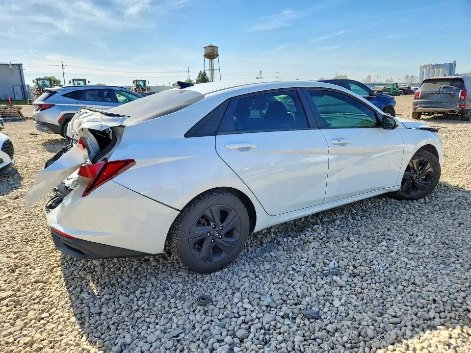 2022 HYUNDAI ELANTRA SEL  