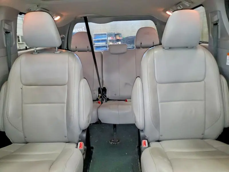 2015 TOYOTA SIENNA XLE  