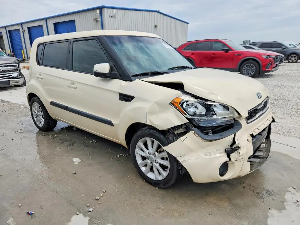 2013 KIA SOUL +  