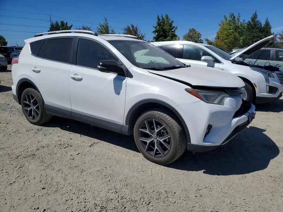2018 TOYOTA RAV4 SE  