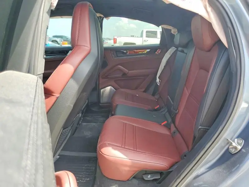 2026 PORSCHE CAYENNE GTS COUPE  