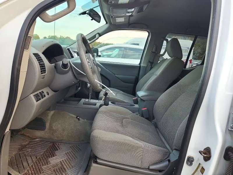 2016 NISSAN FRONTIER SV  