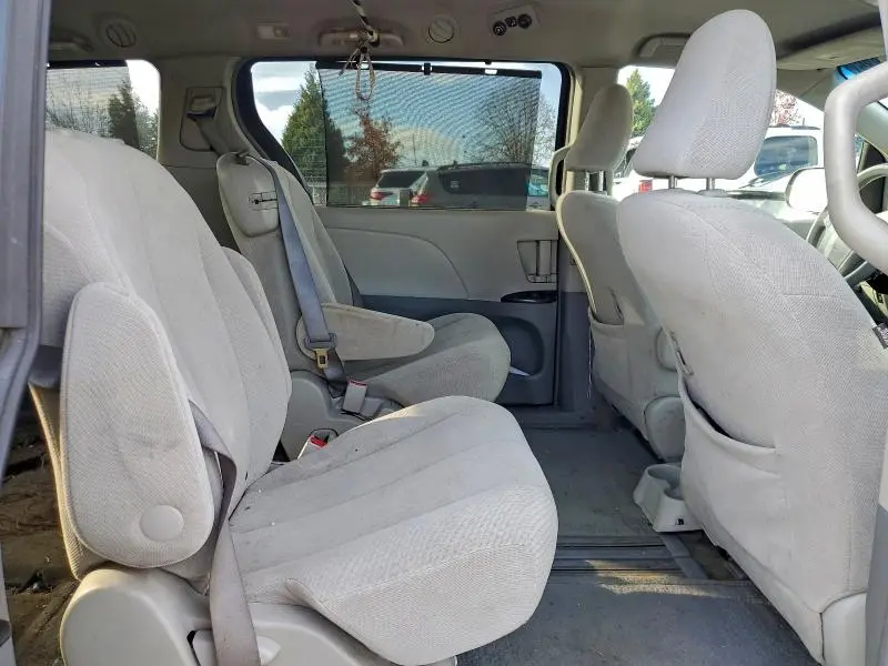 2011 TOYOTA SIENNA LE  