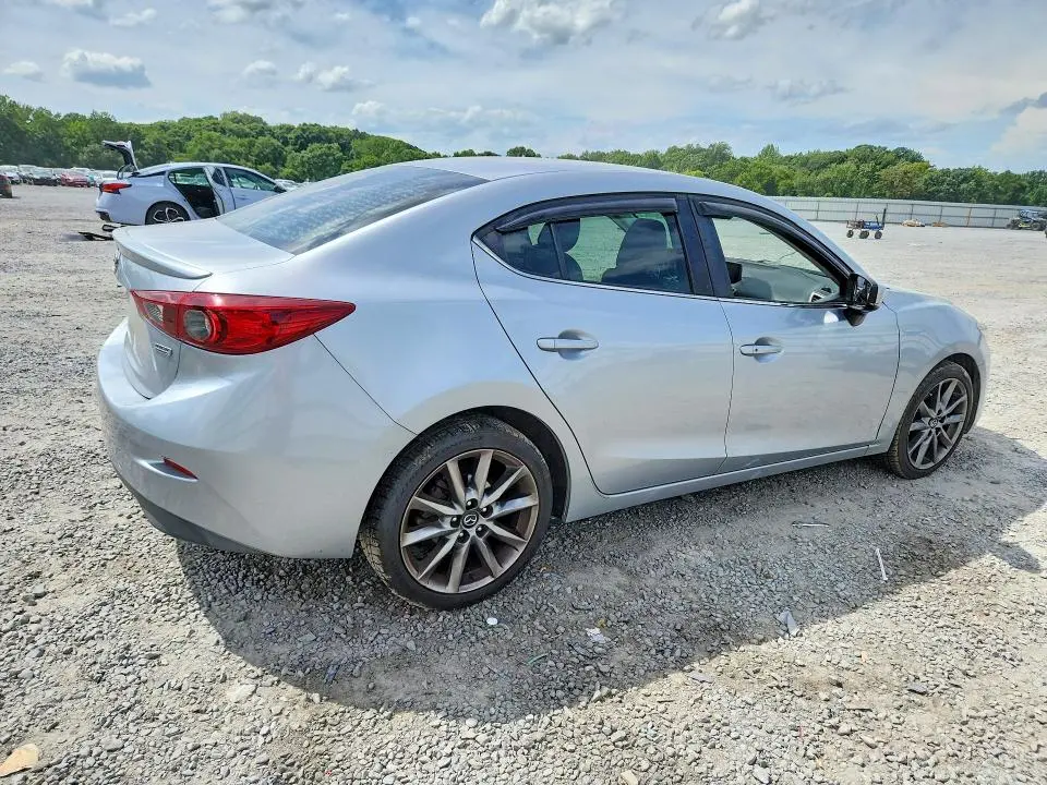 2018 MAZDA 3 TOURING  
