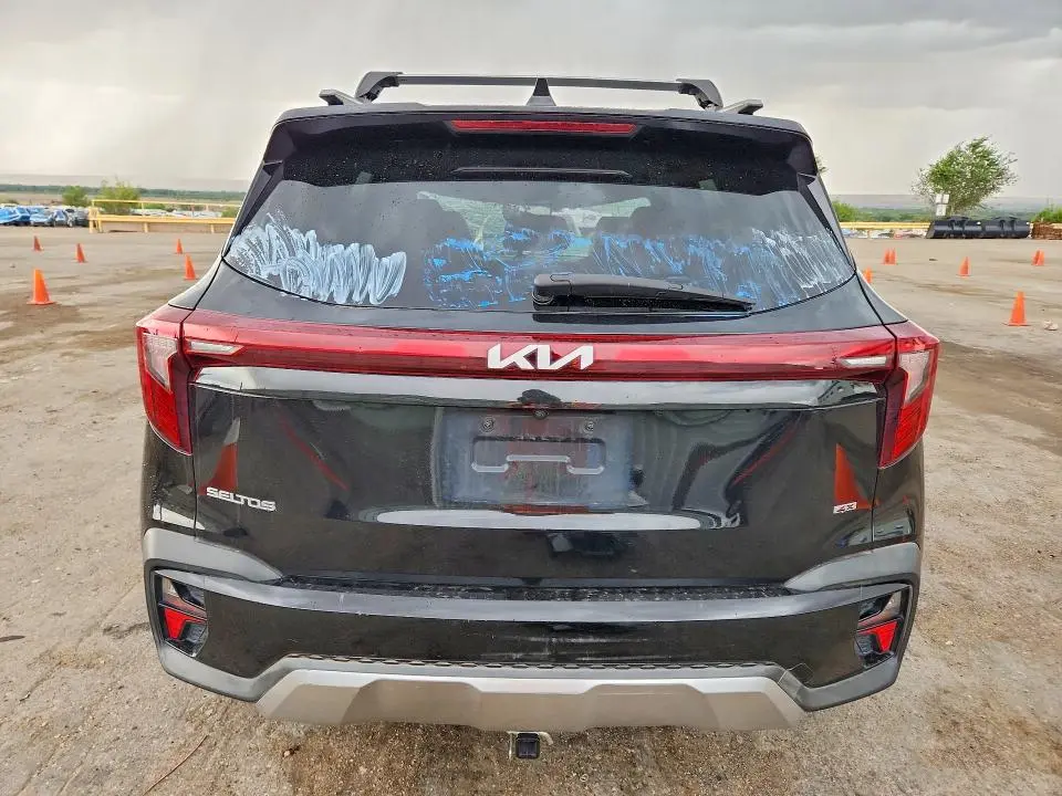 2024 KIA SELTOS EX  