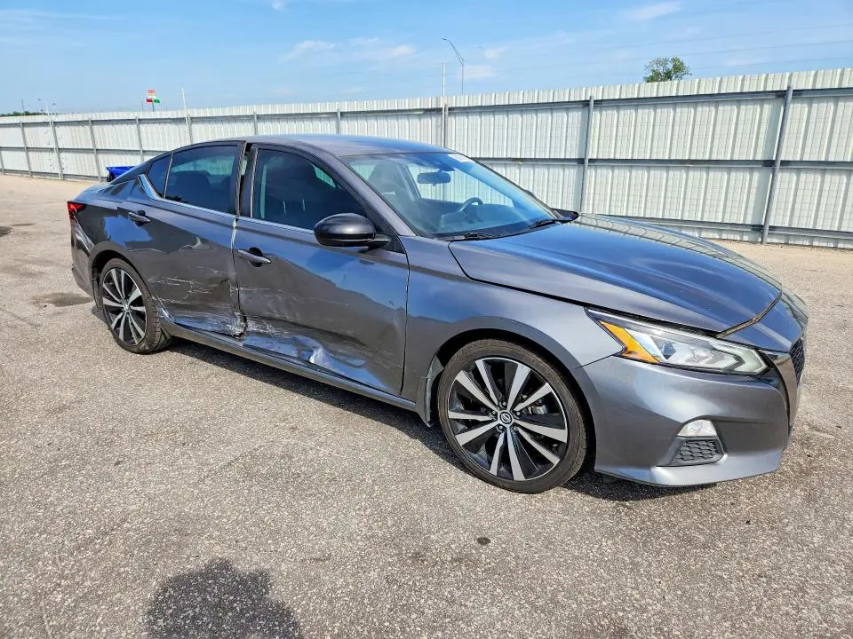 2022 NISSAN ALTIMA SR  
