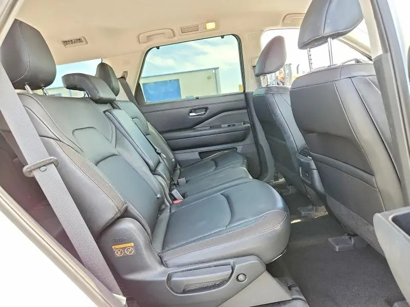 2022 NISSAN PATHFINDER SL  