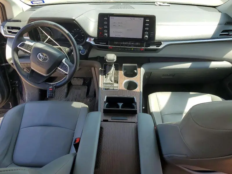 2021 TOYOTA SIENNA XLE 7-PASSENGER  