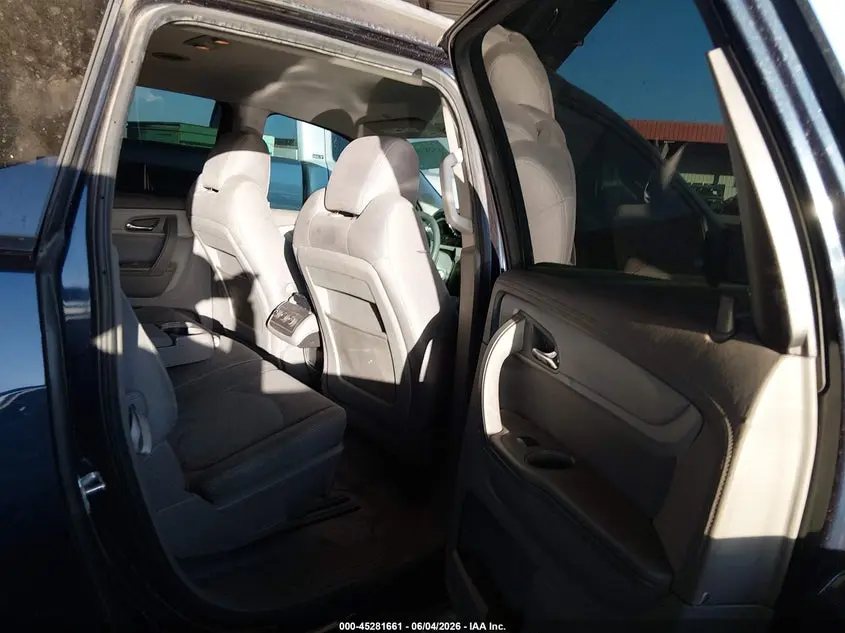 2017 CHEVROLET TRAVERSE LS