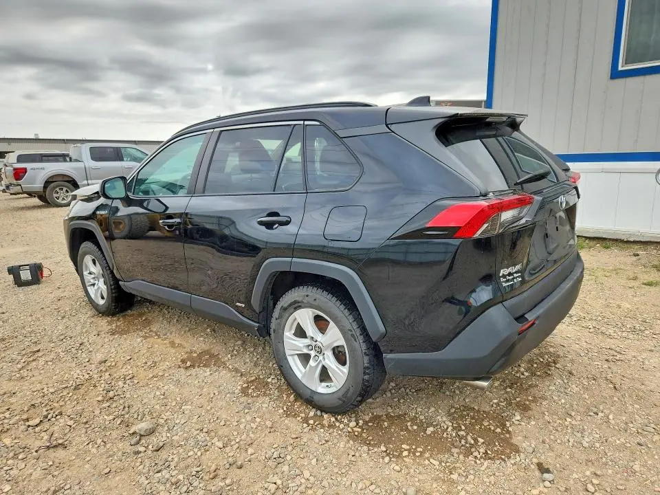 2021 TOYOTA RAV4 LE  