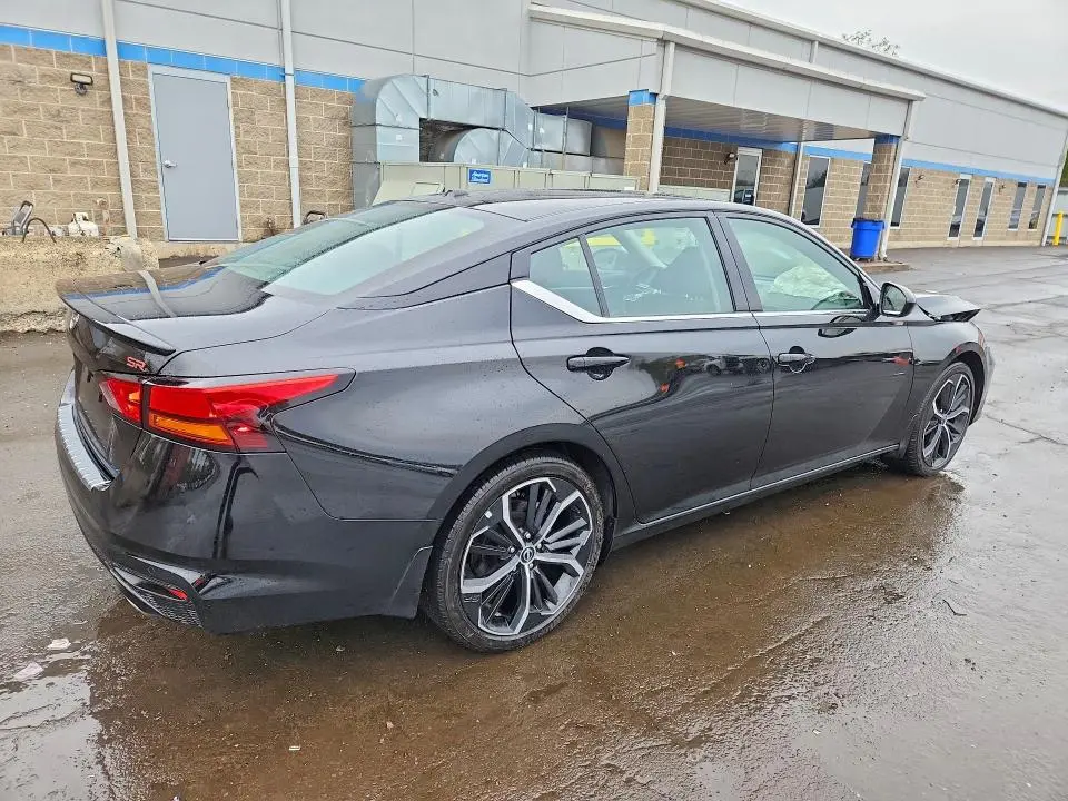 2023 NISSAN ALTIMA SR  