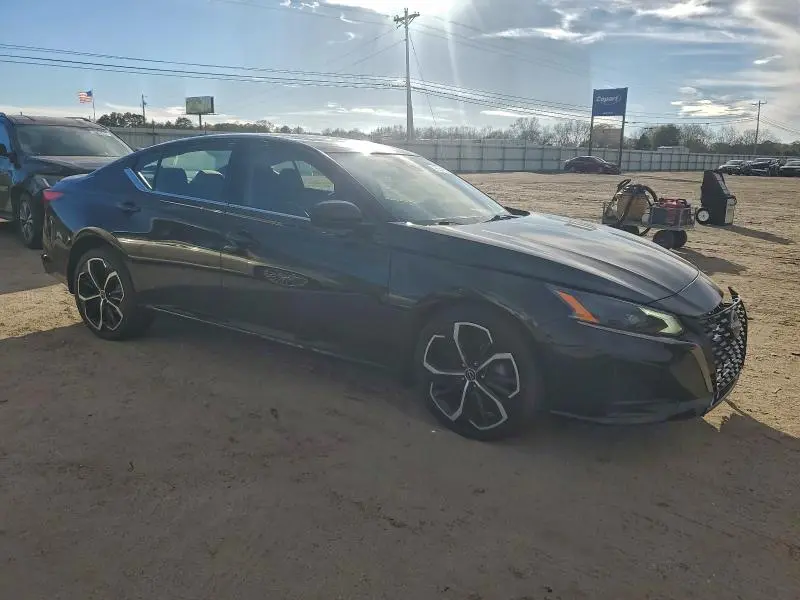 2024 NISSAN ALTIMA SR  