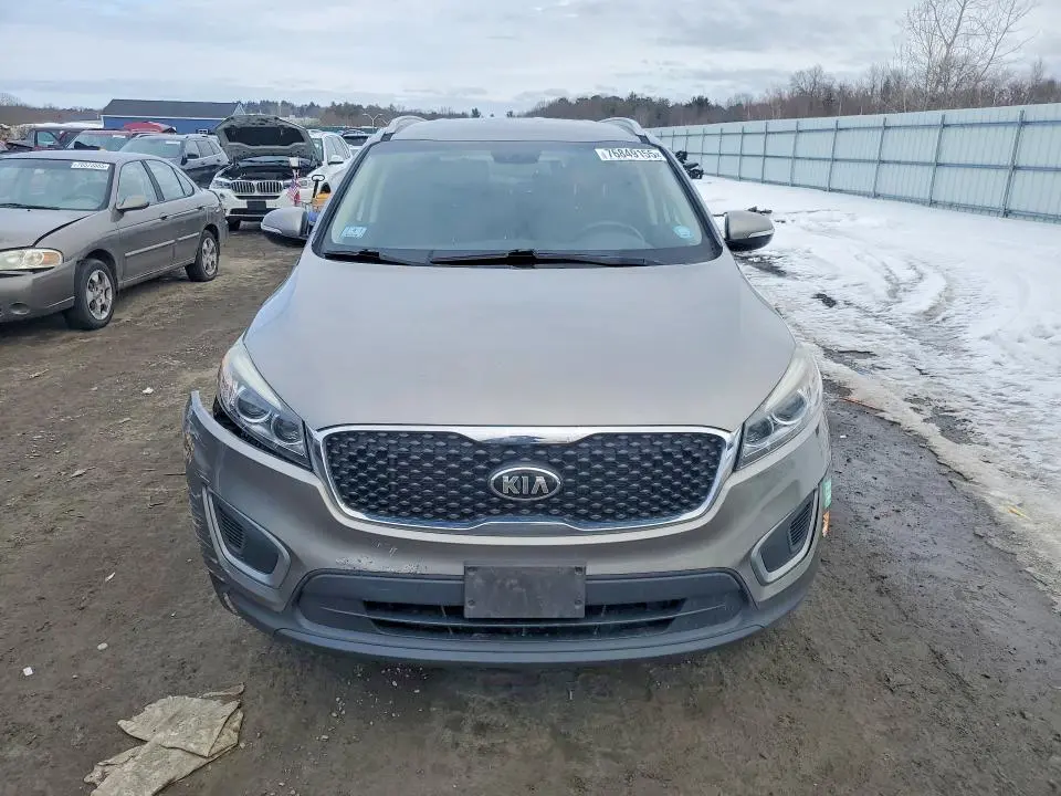 2016 KIA SORENTO LX  