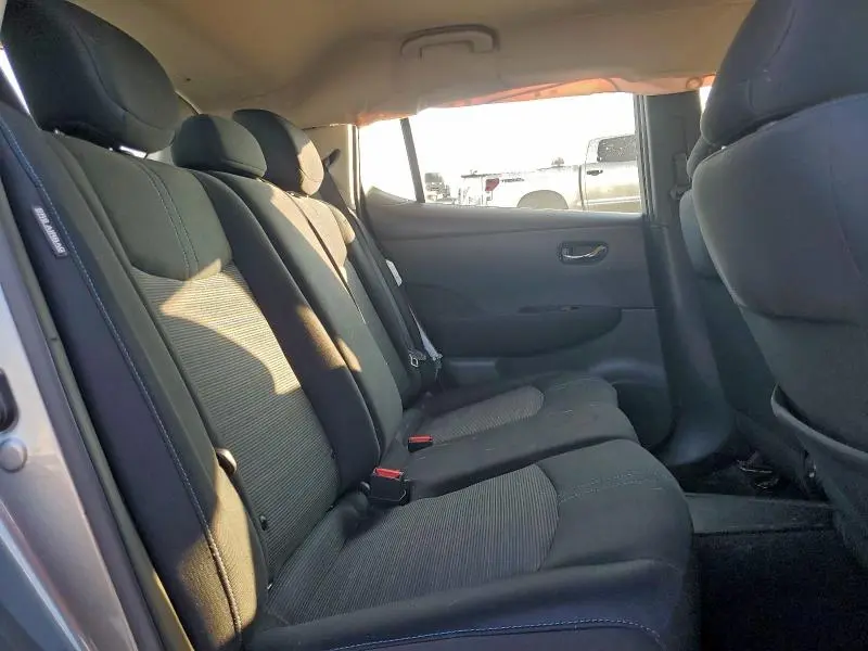 2020 NISSAN LEAF SV  
