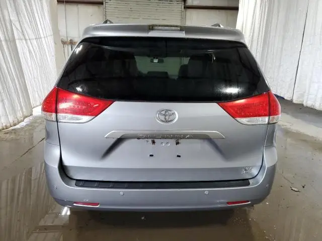 2013 TOYOTA SIENNA XLE  