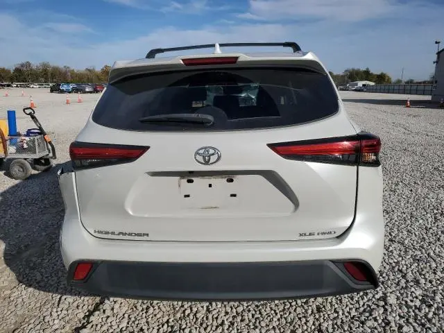 2022 TOYOTA HIGHLANDER XLE  