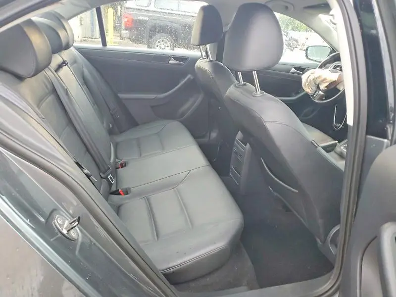 2011 VOLKSWAGEN JETTA SE  