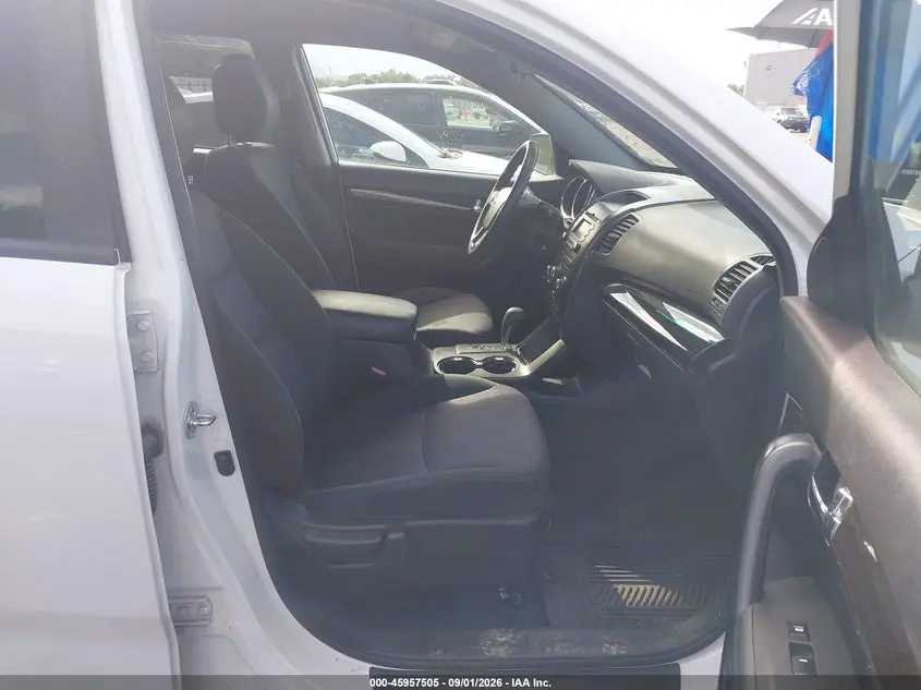 2011 KIA SORENTO LX