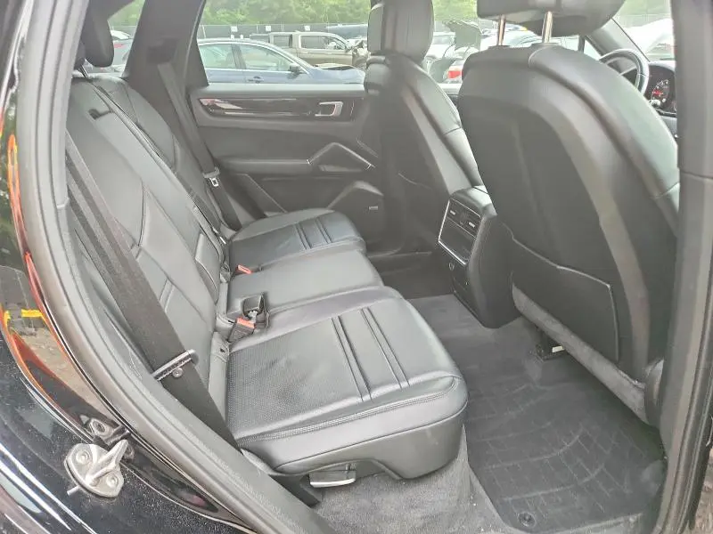 2019 PORSCHE CAYENNE   