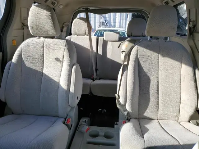 2013 TOYOTA SIENNA LE  